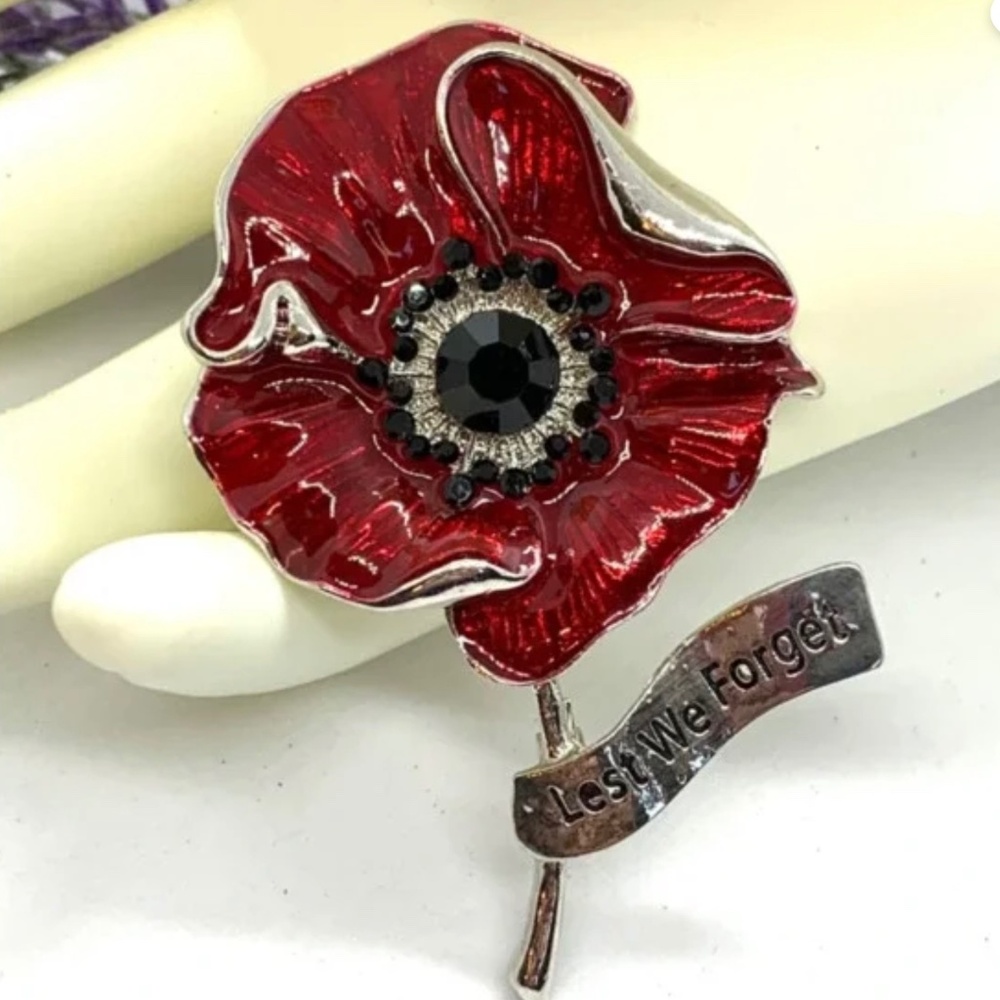 Large Red Poppy Remembrance Sunday Enamel Brooch ' Lest We Forget' -Set in Enam